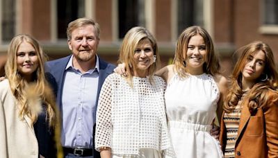 Máxima Zorreguieta posó con su familia en una sesión de fotos y un invitado especial se llevó todos los elogios