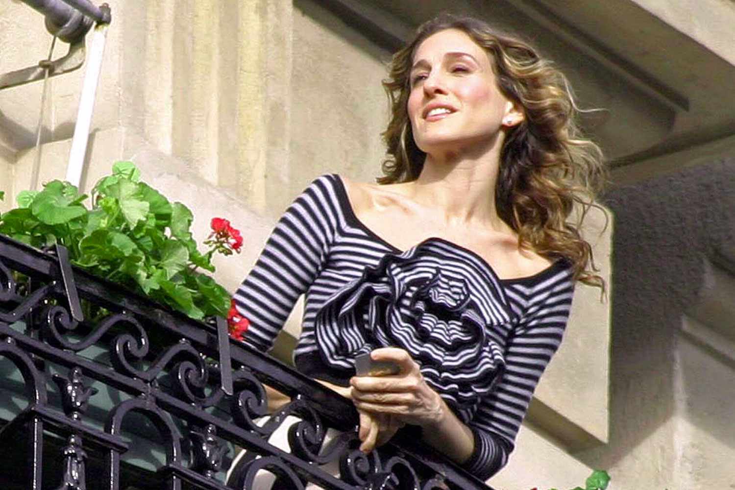 See 20 Fashionable Throwback Photos of Sarah Jessica Parker on the 'Sex and the City' Set