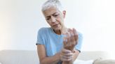 A las personas con artritis les recomiendan este ejercicio poderoso y efectivo