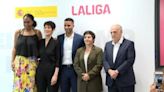 La ministra de inclusión Elma Saiz y el presidente de la Liga, Javier Tebas, presentan la campaña contra el racismo en el deporte - MarcaTV