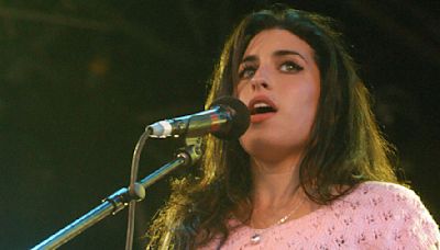 Rare backstage footage shows Amy Winehouse covering a classic Beatles song at Glastonbury