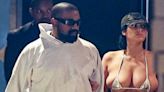 Kanye West protege Bianca Censori de paparazzi em Los Angeles