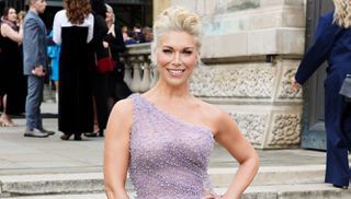 Hannah Waddingham slams photographer for telling her 'show me leg,' says 'don't be a d---'