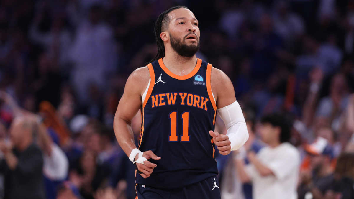 Jalen Brunson injury: Knicks star exits Game 2 vs. Pacers with sore foot, questionable to return