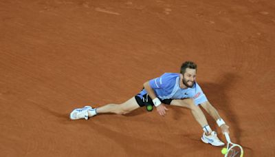 Roland-Garros : Corentin Moutet éliminé par Jannik Sinner, Ons Jabeur qualifiée pour les quarts