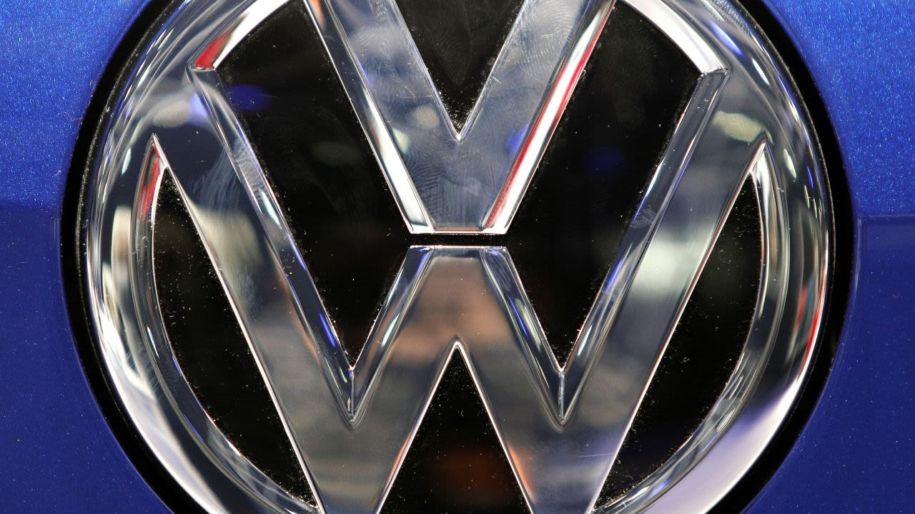 Volkswagen issues SUV recall over faulty air bag systems