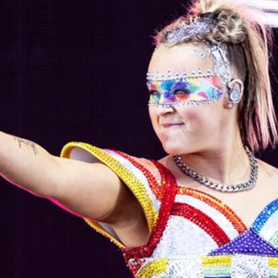 Jojo Siwa Curses Out Fans After Getting Booed at NYC Pride - E! Online