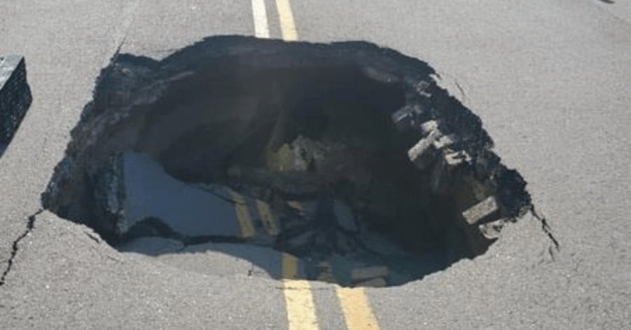 Sinkhole collapses road in Ohio