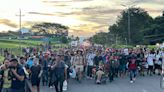 Caravana con 3 mil migrantes sale de Tapachula para exigir permisos