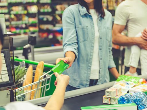 I’m a Financial Planner: 5 Things To Consider Before Buying Groceries With Your Credit Card