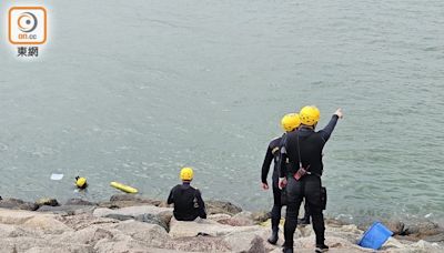 屯門失蹤女子疑欣澳墮海 救援人員海空搜救