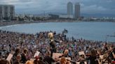 Dudamel y la música de cine hacen vibrar la playa de Sant Sebastià