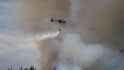 Al menos seis vehículos quedaron calcinados en un incendio en Ecuador