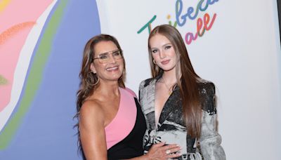 Hija de Brooke Shields usó el vestido de boda de su mamá en su graduación de secundaria