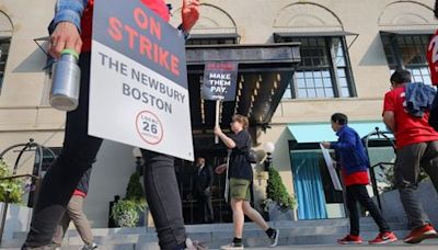 Hundreds of Boston hotel workers on strike in second wave of labor action - The Boston Globe