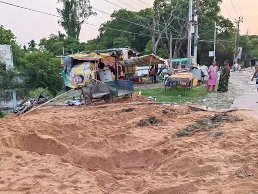 Out-of-control truck kills 4 family members on Ayodhya Highway | Lucknow News - Times of India