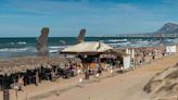 Los chiringuitos y quioscos de la playa de Oliva cerrarán a la medianoche este verano