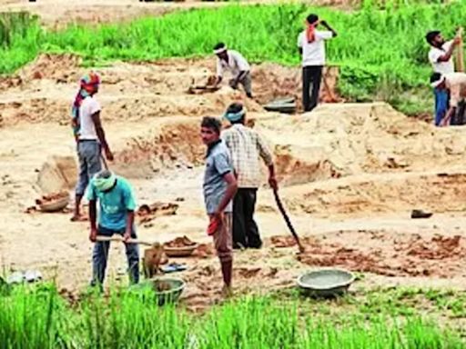 UP records five-year high for women in MGNREGA: Govt | Lucknow News - Times of India