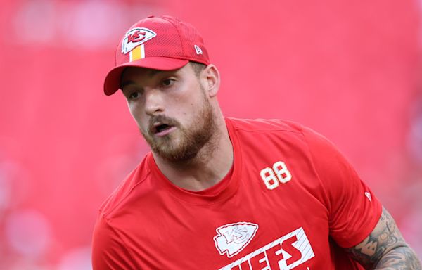 Chiefs fined $100,000 for inactive TE Peyton Hendershot's sideline shove of Roquan Smith