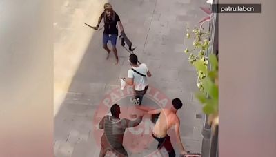 VÍDEO: Brutal pelea con una catana en el barrio de El Raval, en Barcelona