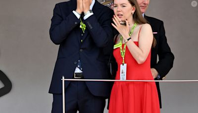 PHOTOS Alexandra de Hanovre en robe à fines bretelles et son amoureux : grosse frayeur pour le couple durant le Grand Prix de Monaco