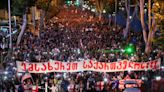 População da Geórgia volta às ruas para protestar contra lei de 'influência estrangeira'