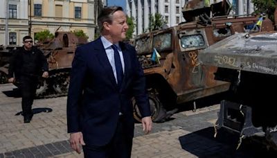 Cameron: “Kiev può usare armi Gb contro la Russia”. Ira del Cremlino: “Escalation diretta”