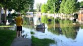 Riverside residents flee as Big Sioux River hits record heights