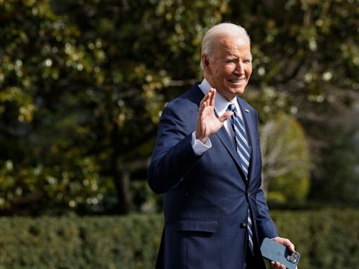 Biden Campaign Seeking to Use Obama, George Clooney, Possibly Julia Roberts to Garner Support from Hollywood Elites: Report