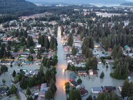 Watch the glacier outburst that sent a surge of water into Juneau, causing ‘unprecedented’ flooding | CNN