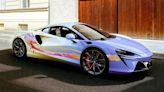 McLaren攜手當代抽象藝術大師，以Artura當畫布創造Artura Art Car最美的油電超跑