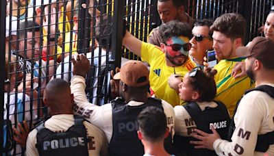 Caos en la final de la Copa América: masivo ingreso de hinchas sin entradas retrasó el inicio del Argentina vs. Colombia