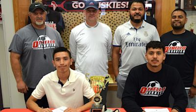 Othello's Eldred, Haro sign with Wenatchee Valley