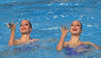 Dan lección de valentía; gemelas ucranianas van por oro olímpico