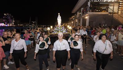 La Mare de Déu Blanqueta ilumina Sant Nicolau en las fiestas del Grau de Gandia