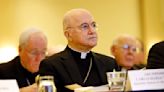 Vaticano excomulga a exnuncio apostólico ante EEUU y lo declara cismático