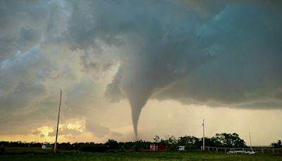 Tourists flock to Tornado Alley, paying big bucks for the chance to see dangerous storms