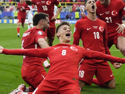 Arda Güler, desconocida joya del Real Madrid, anota espectacular gol en triunfo de Turquía