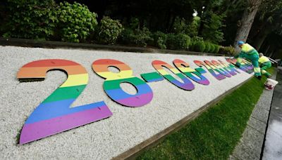 La ausencia de la bandera LGTBI+ en el Ayuntamiento de Oviedo el Día del Orgullo indigna a la oposición: 'Es un acto de cobardía y falta de compromiso'