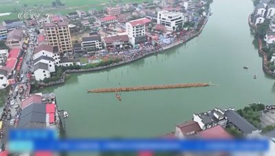 湖南蘭溪鎮雙橈龍舟打破世上最長龍舟紀錄