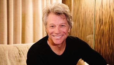 Las impactantes imágenes de Bon Jovi salvando a una mujer de suicidarse