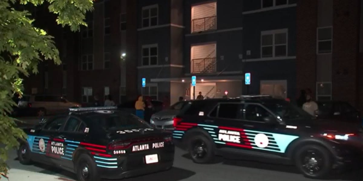 Man found shot to death in stairwell of apartment complex in northwest Atlanta, police say