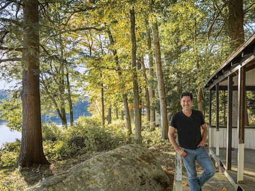 Fans Are Having a Strong Reaction to Jonathan Knight's Lake House Bedroom