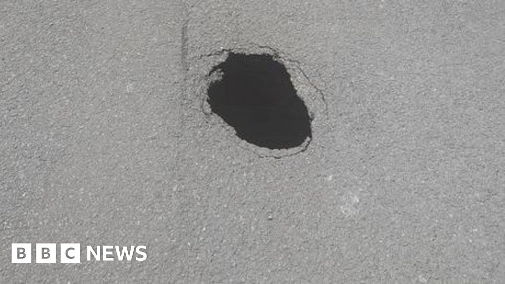 Swindon traffic: Road closed due to sinkhole