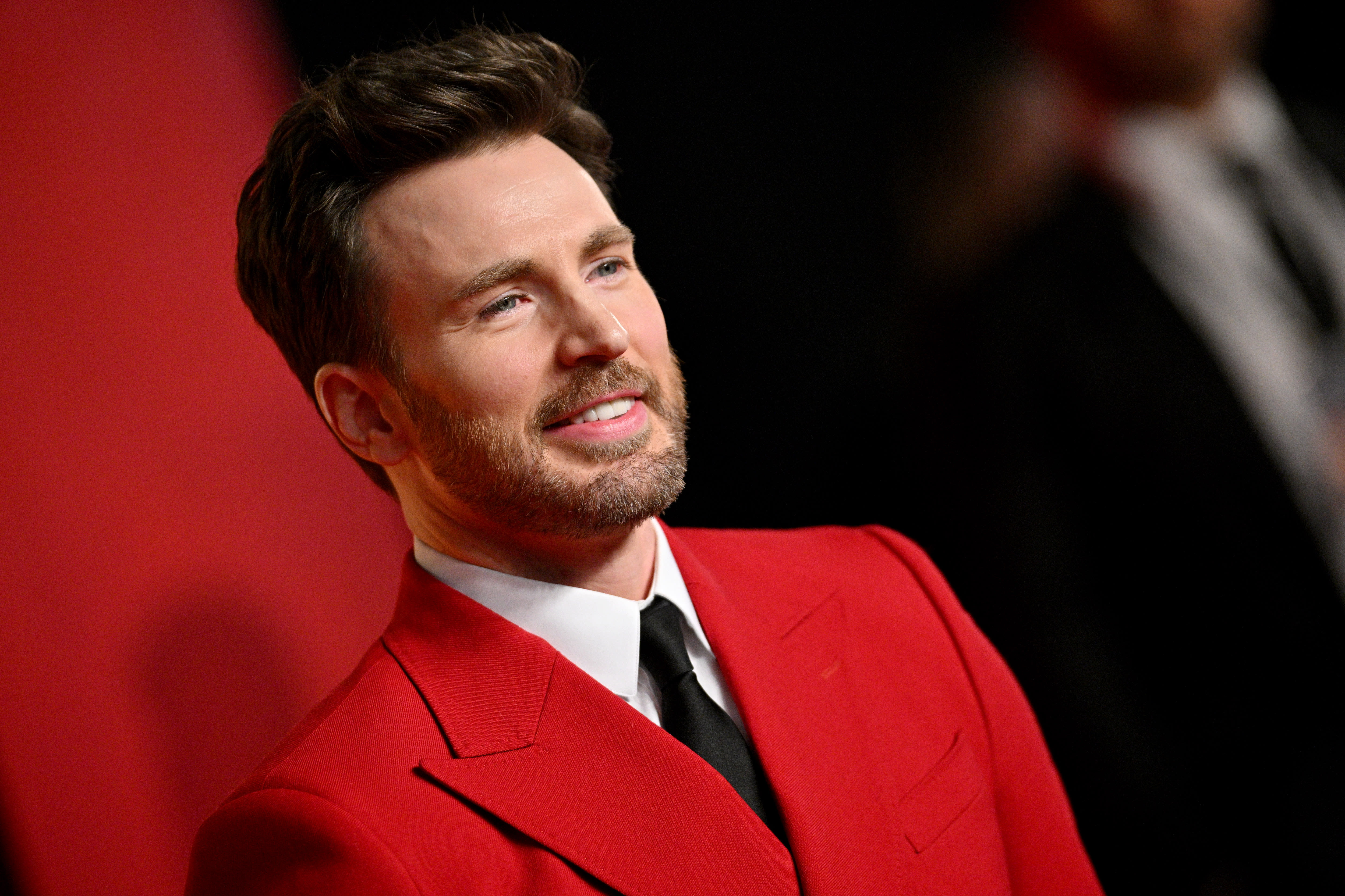 Chris Evans Breaks Silence On Infamous Photo Of Him Appearing To Autograph A Bomb