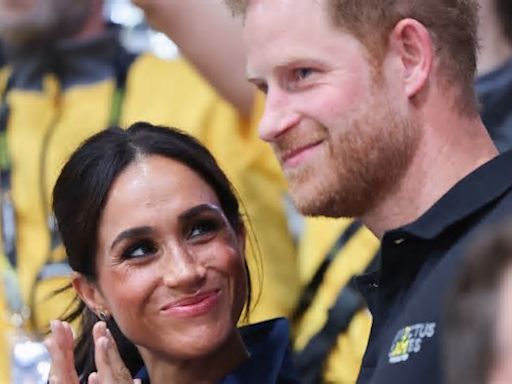 Carlo ha il cancro, condizioni di salute del Re. Harry e Meghan non si arrendono