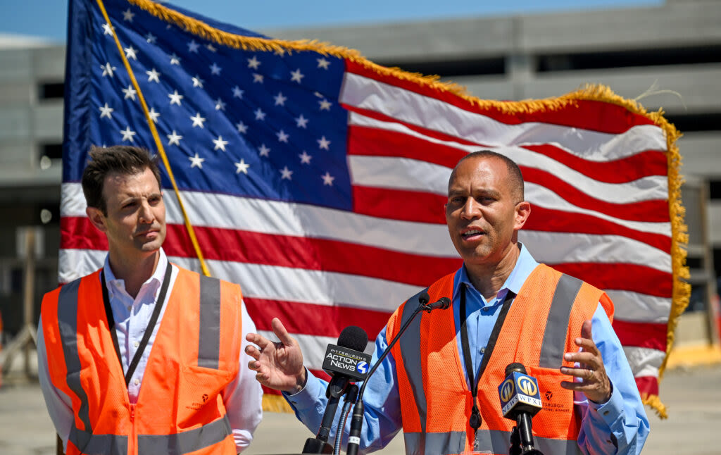 Deluzio and Jeffries spotlight Biden infrastructure law results at Pittsburgh airport