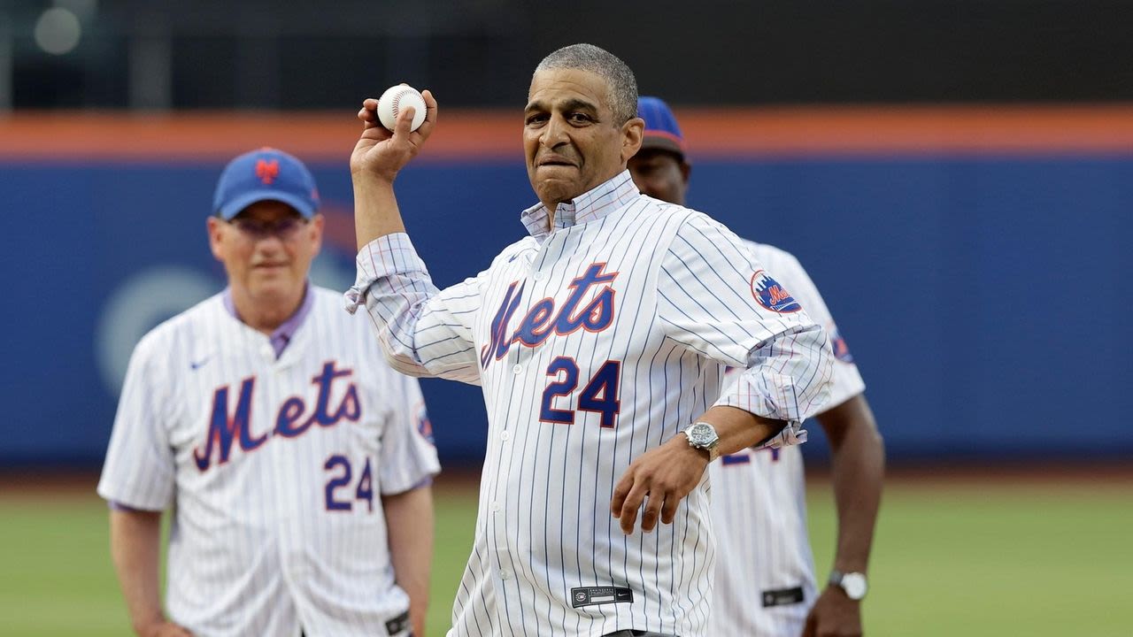 Mets celebrate Willie Mays as son Michael throws out first pitch