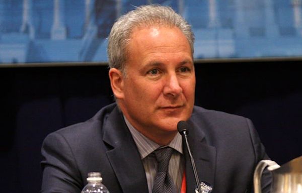 ...Peter Schiff Says 'Smart Money Is Selling' And Dumb Money Is Buying It Through ETFs: 'They Set Up Bitcoin...