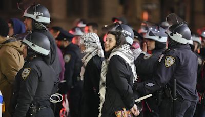 La Policía desaloja el edificio ocupado en la Universidad de Columbia y detiene a los estudiantes